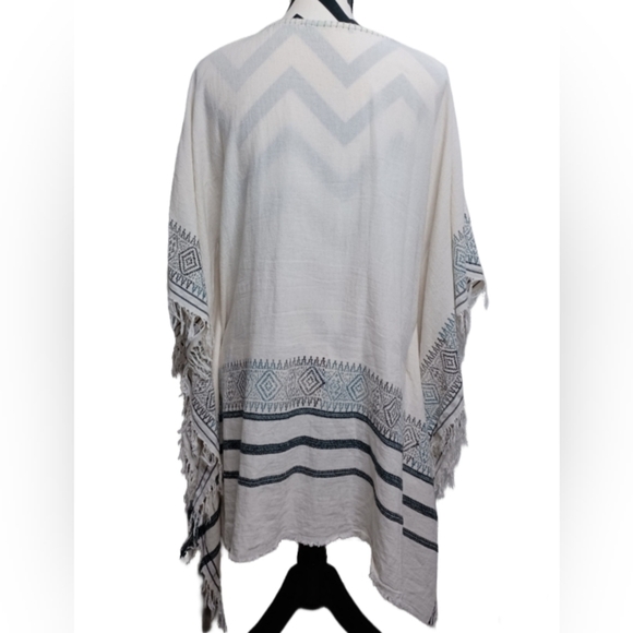 Anthropologie Farm Rio White Geometric Embroidered Aztec Tassel Cotton Poncho - Picture 2 of 16